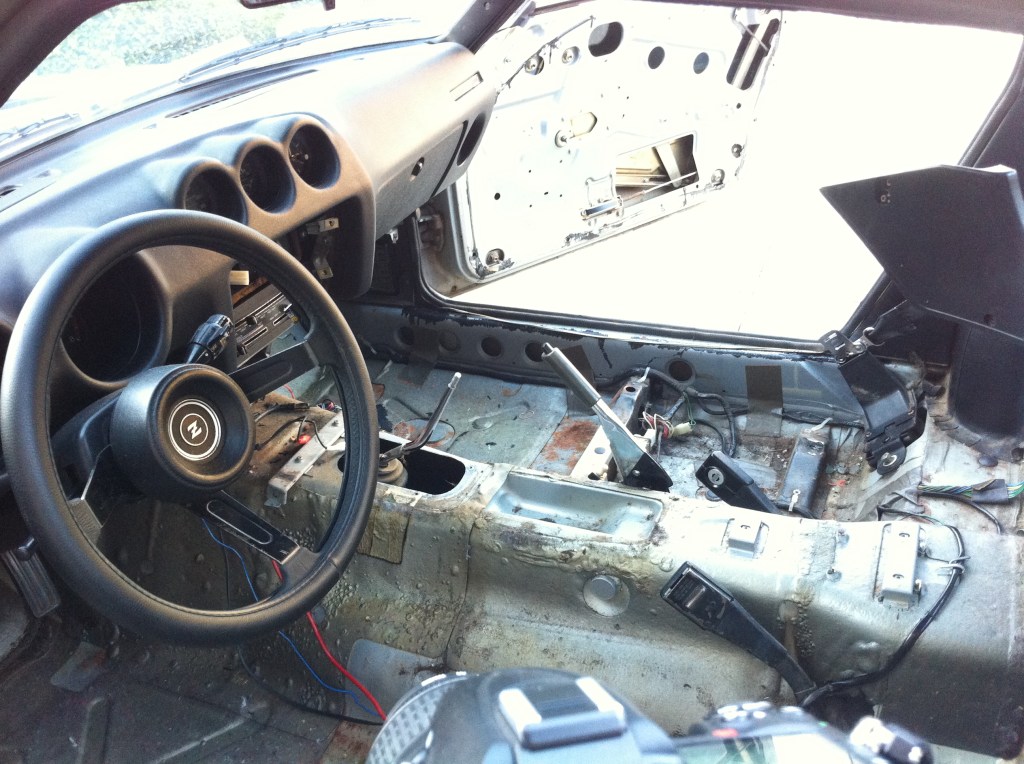 280z interior - gutted