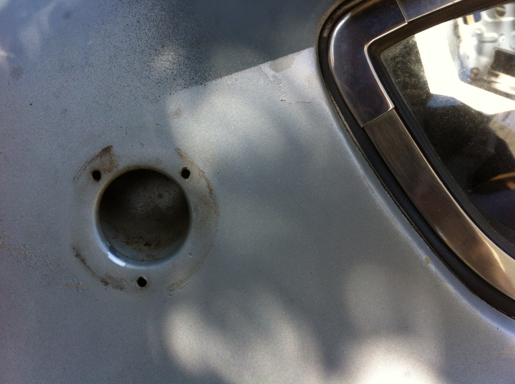 Datsun 280z - side vent emblem removed