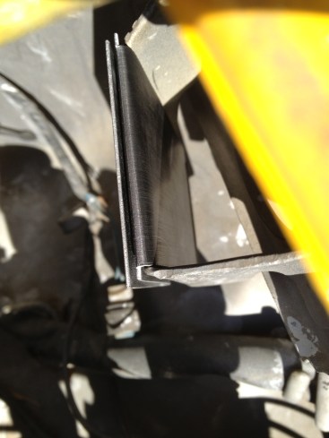 Daily-Datsun-280z-windshield-washer-reservoir-motor (13)