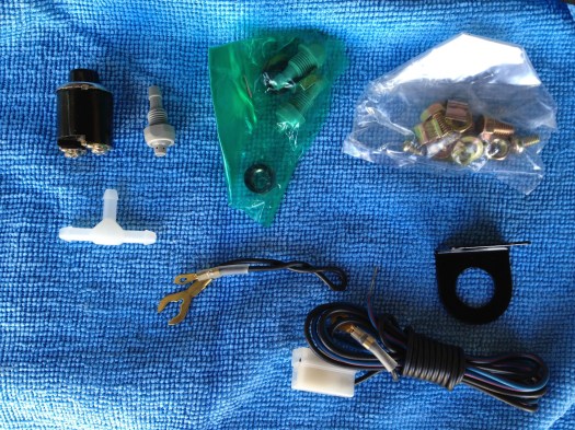 Daily-Datsun-280z-windshield-washer-reservoir-motor (17)