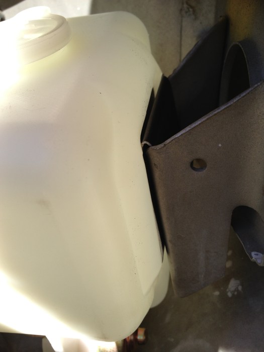 Daily-Datsun-280z-windshield-washer-reservoir-motor (8)