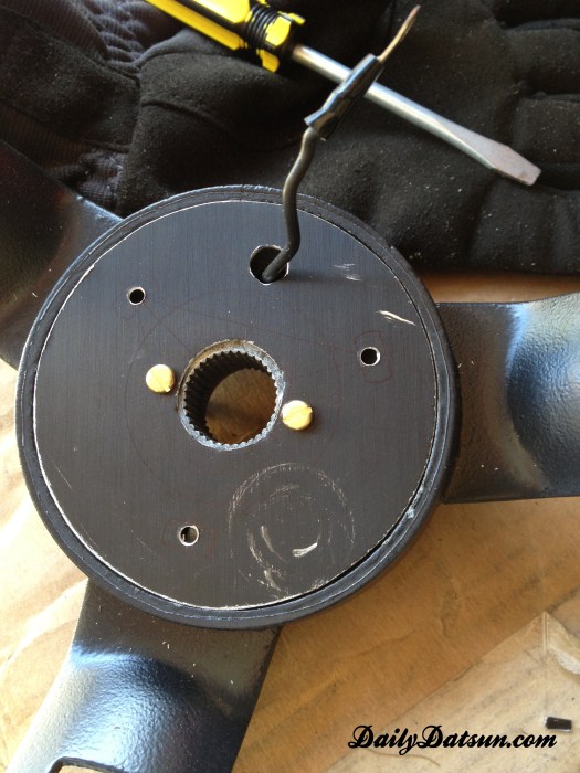 Daily-Datsun-240z-280z-steering-wheel (3)