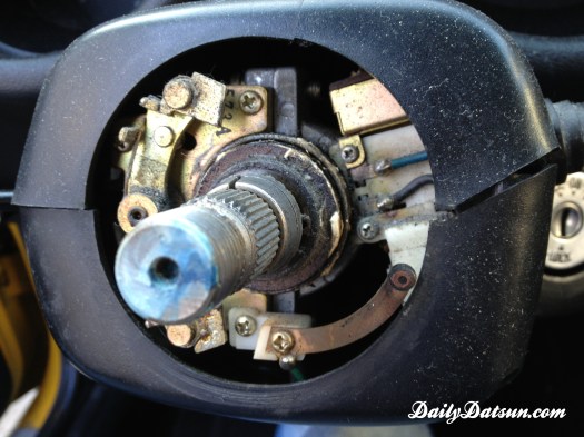 Daily-Datsun-240z-280z-steering-wheel (7)