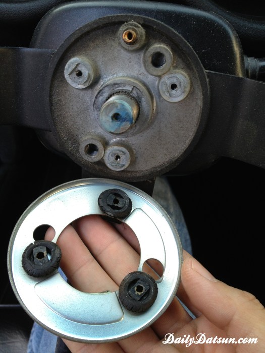 Daily-Datsun-240z-280z-steering-wheel (8)